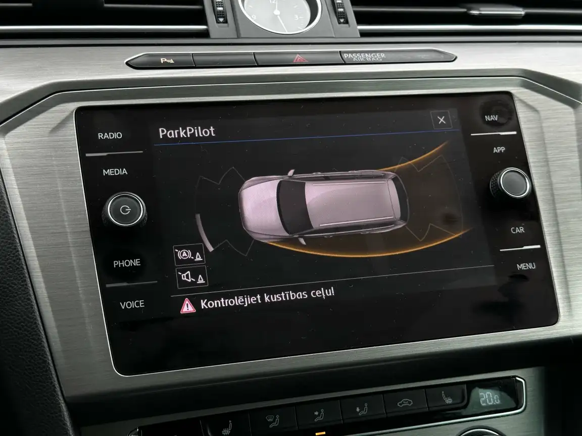 VOLKSWAGEN PASSAT