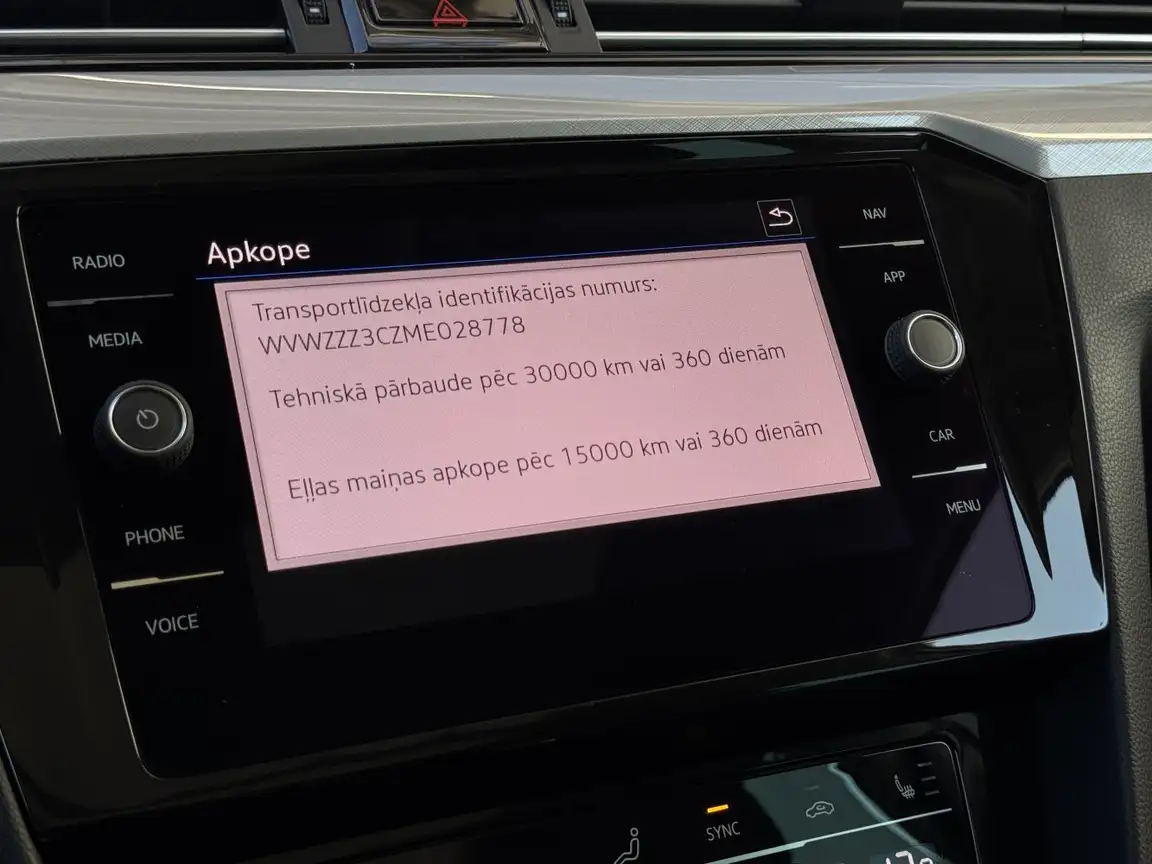 VOLKSWAGEN PASSAT