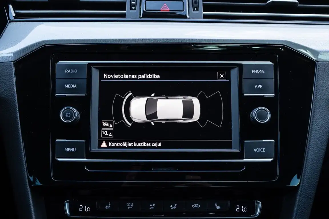 VOLKSWAGEN PASSAT