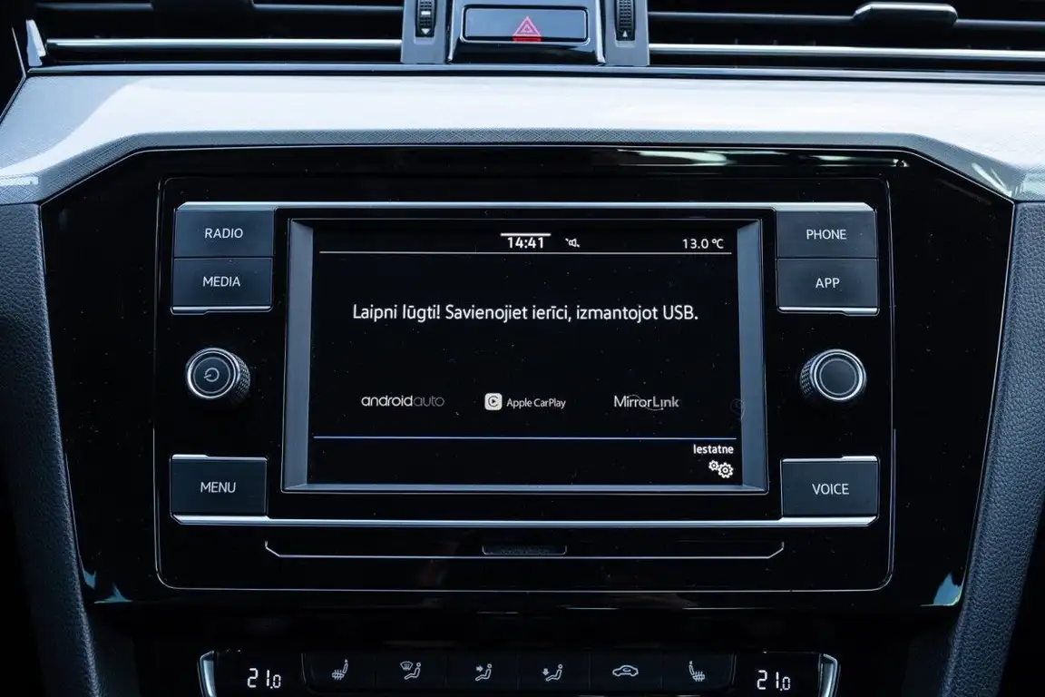 VOLKSWAGEN PASSAT