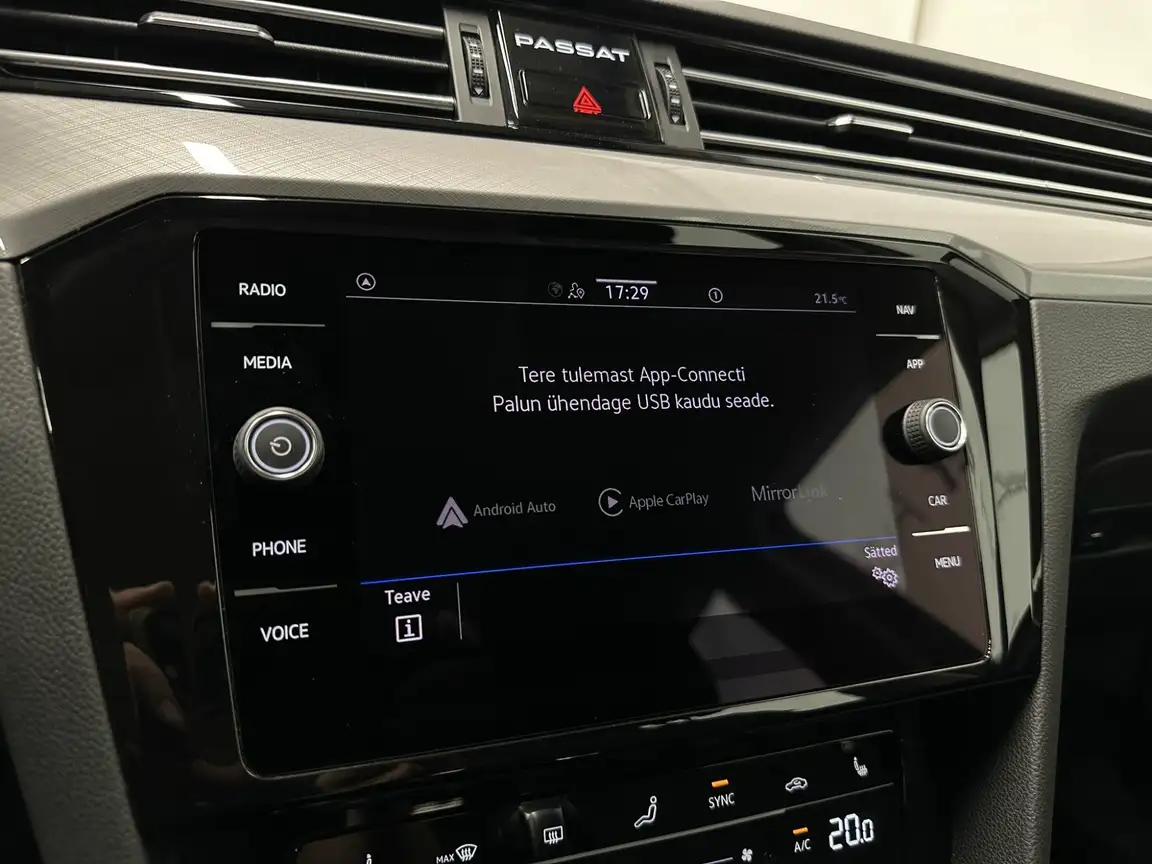 VOLKSWAGEN PASSAT
