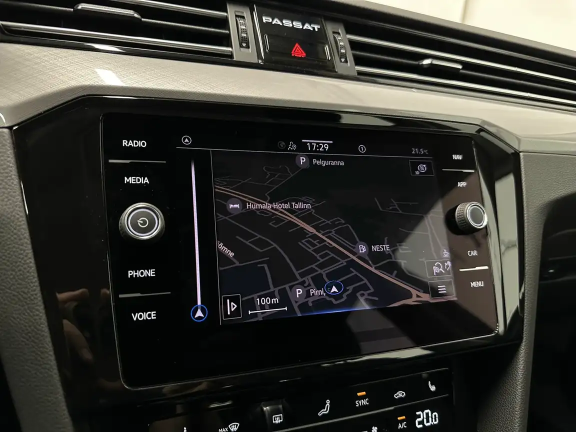 VOLKSWAGEN PASSAT