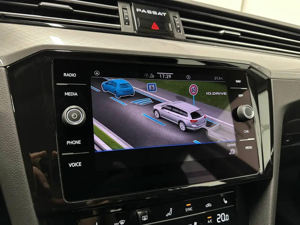 VOLKSWAGEN PASSAT