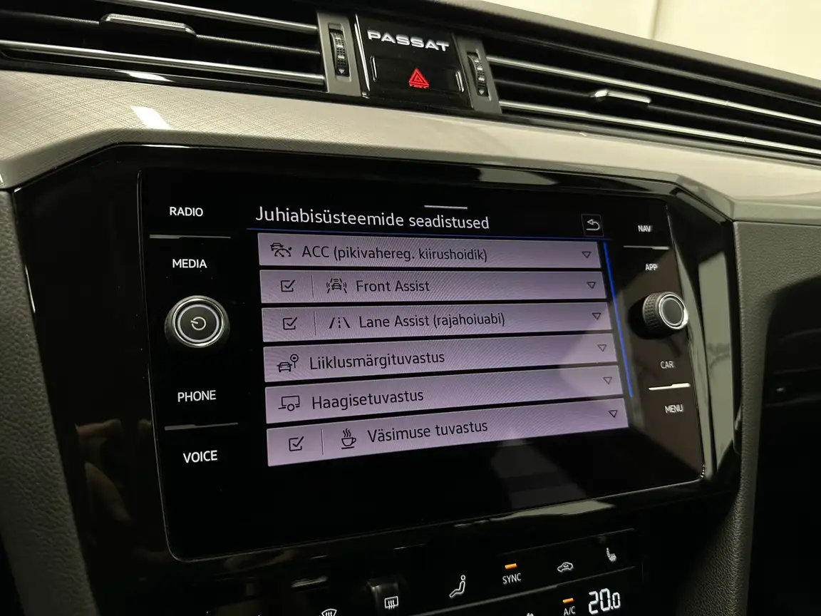 VOLKSWAGEN PASSAT