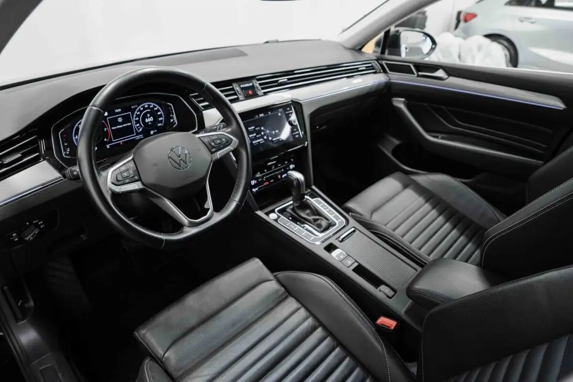 VOLKSWAGEN PASSAT