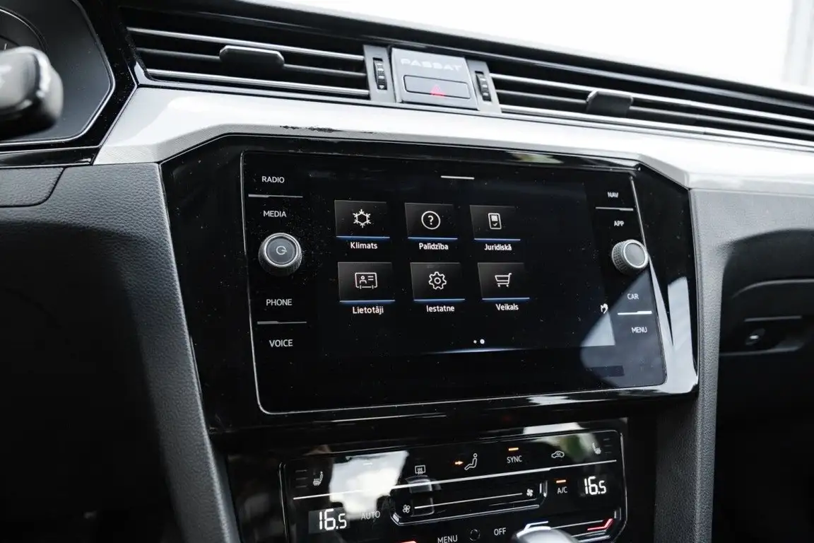 VOLKSWAGEN PASSAT