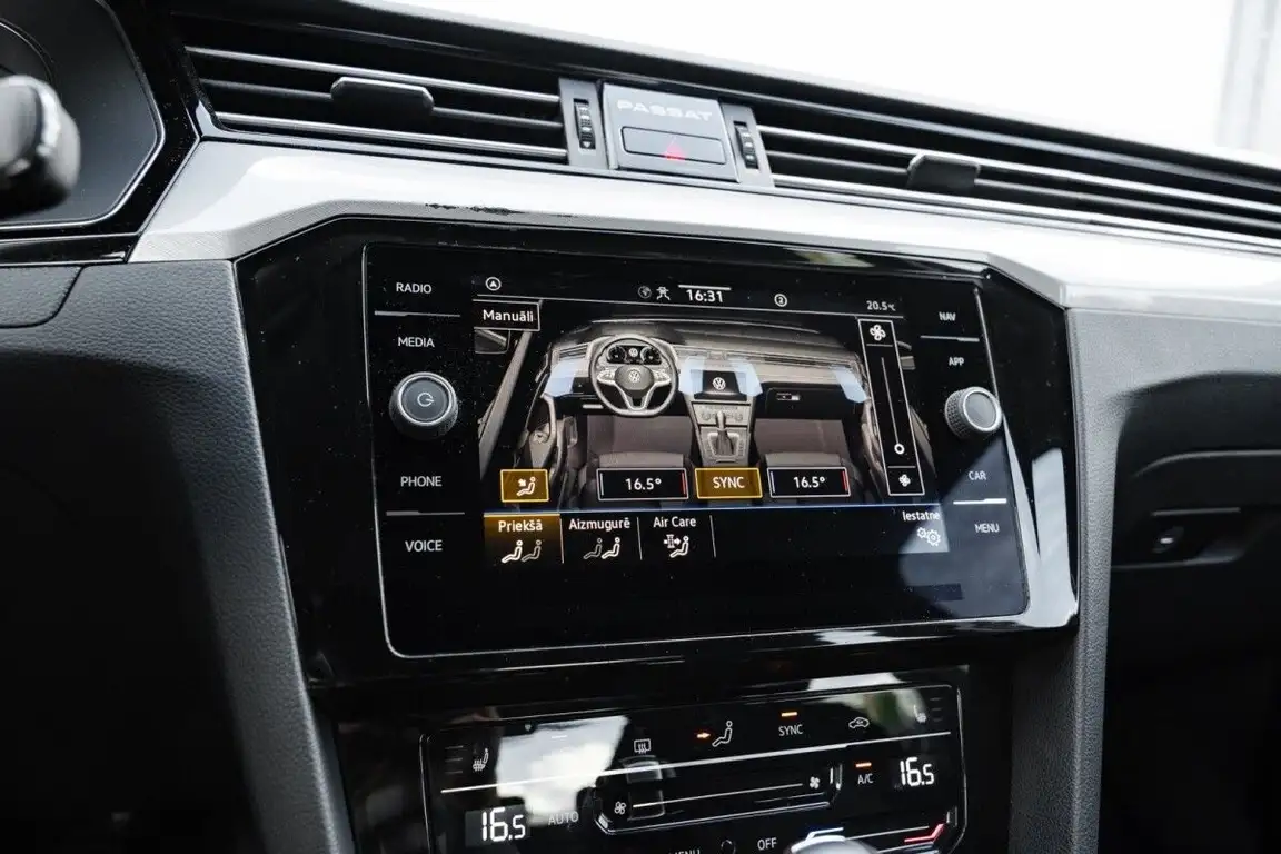 VOLKSWAGEN PASSAT