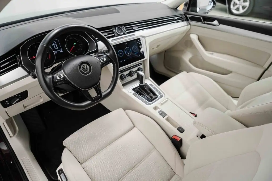 VOLKSWAGEN PASSAT