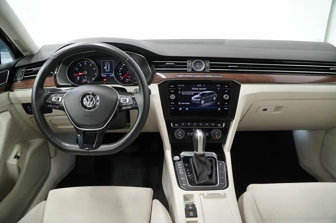 VOLKSWAGEN PASSAT