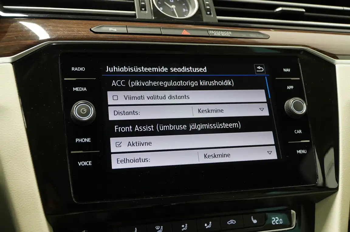 VOLKSWAGEN PASSAT