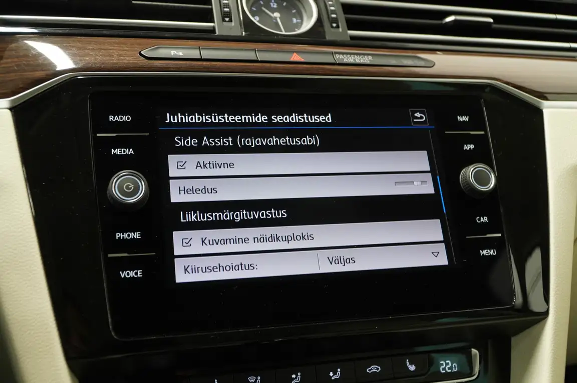 VOLKSWAGEN PASSAT