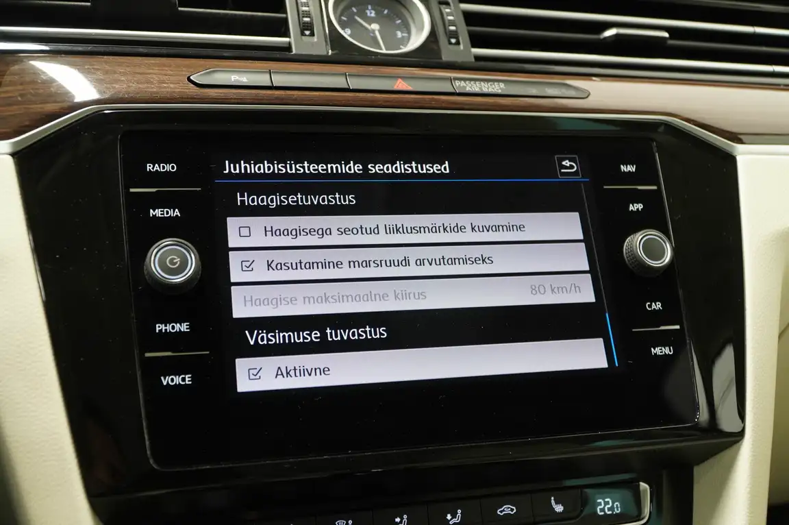VOLKSWAGEN PASSAT