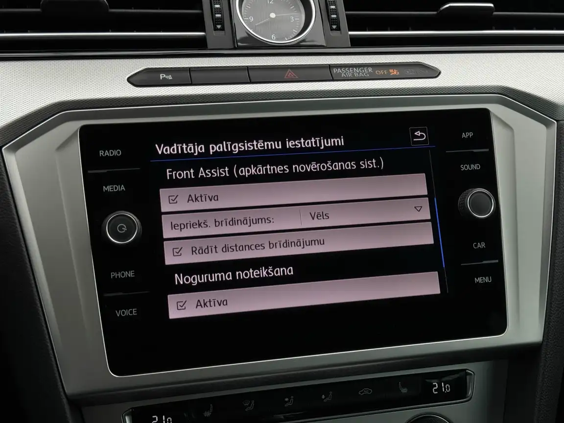 VOLKSWAGEN PASSAT