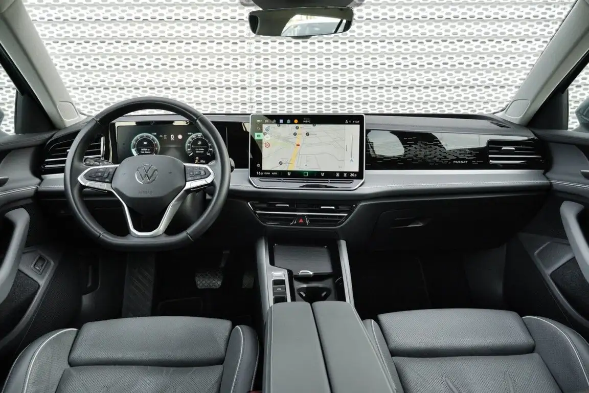 VOLKSWAGEN PASSAT