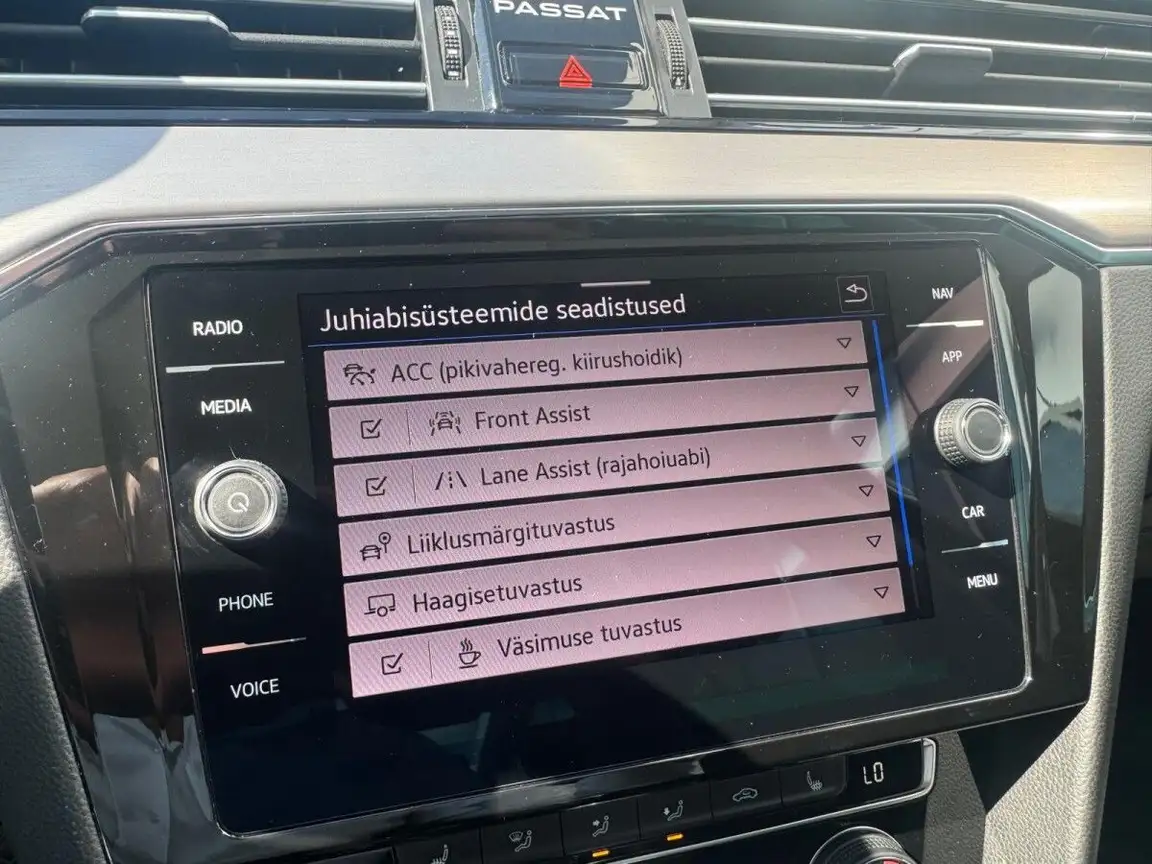 VOLKSWAGEN PASSAT