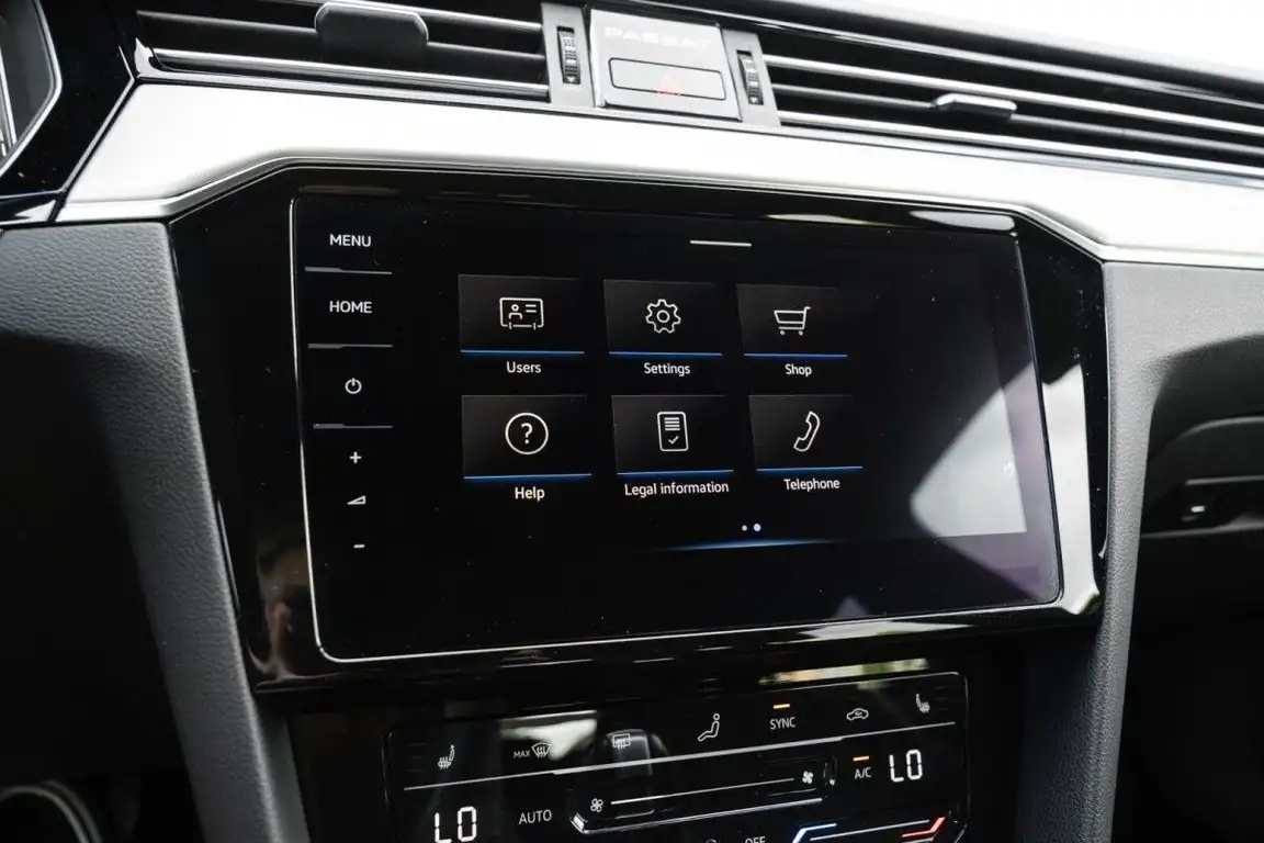 VOLKSWAGEN PASSAT