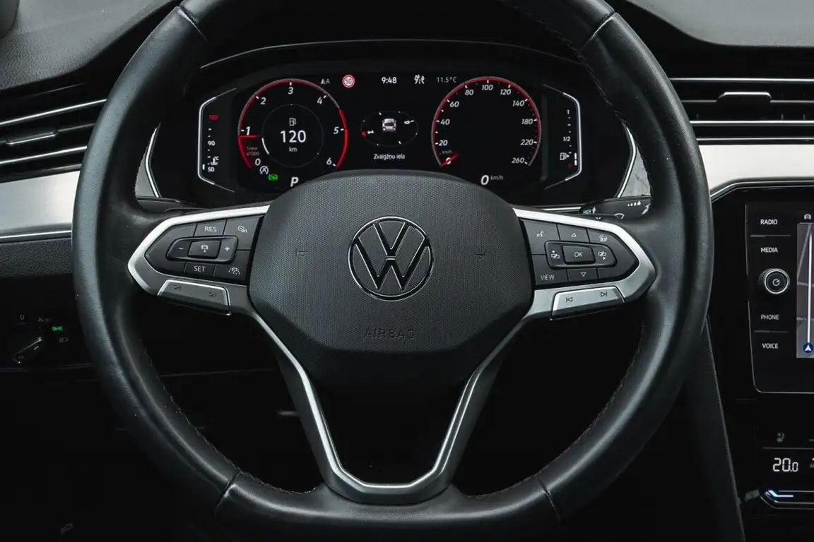 VOLKSWAGEN PASSAT