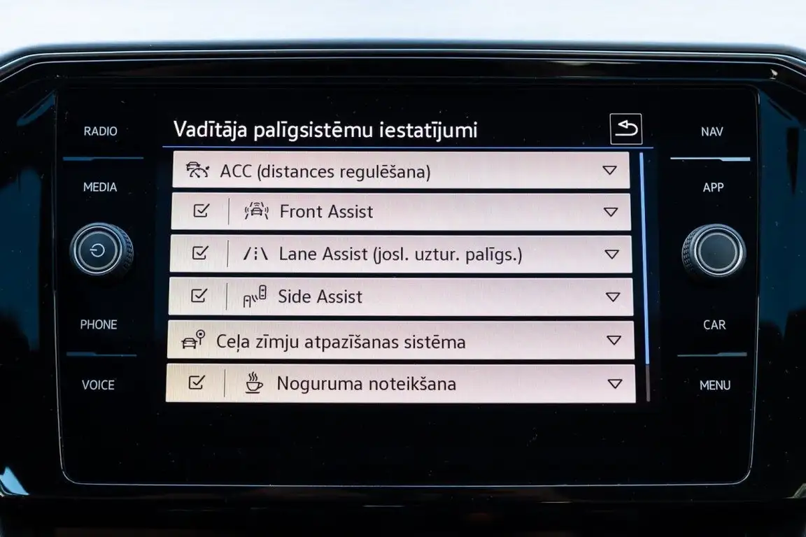 VOLKSWAGEN PASSAT