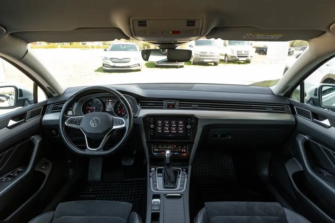 VOLKSWAGEN PASSAT
