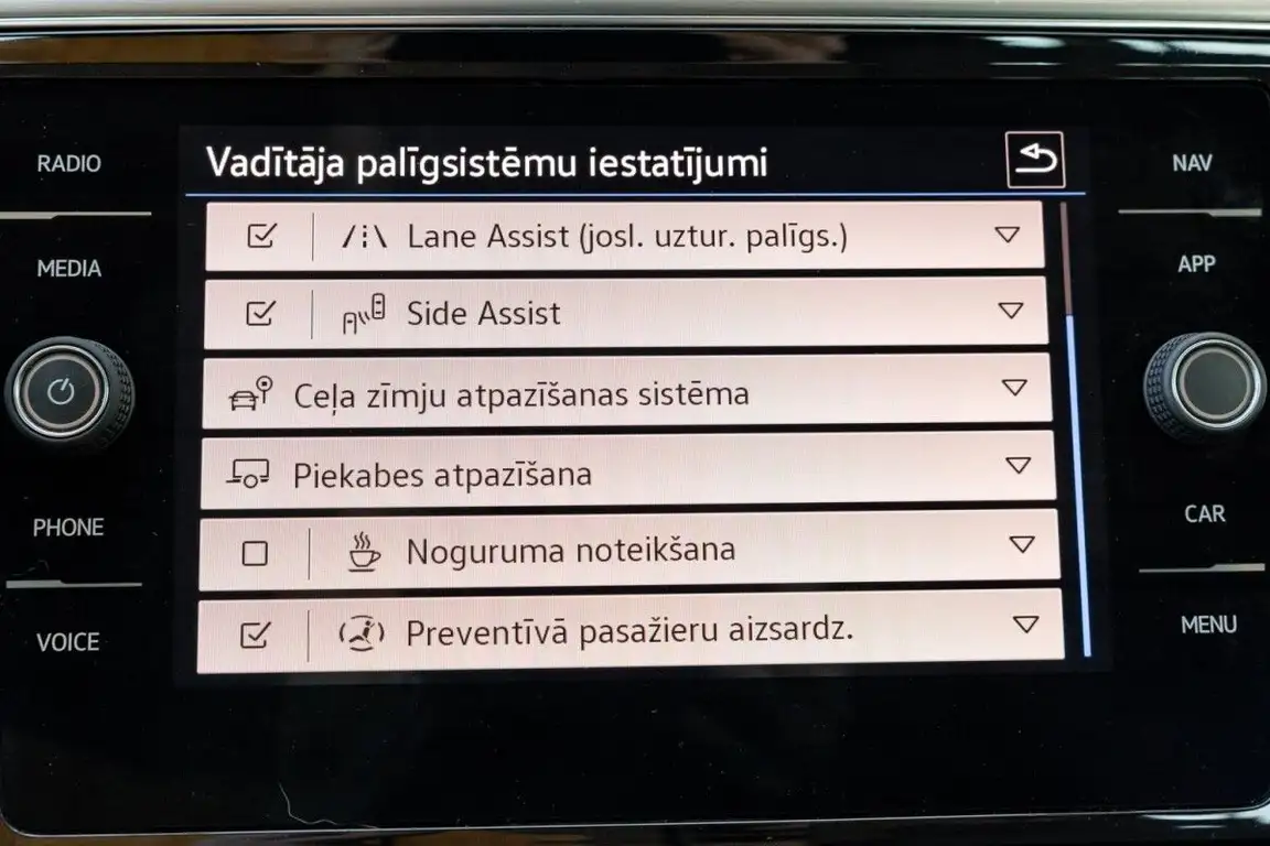 VOLKSWAGEN PASSAT