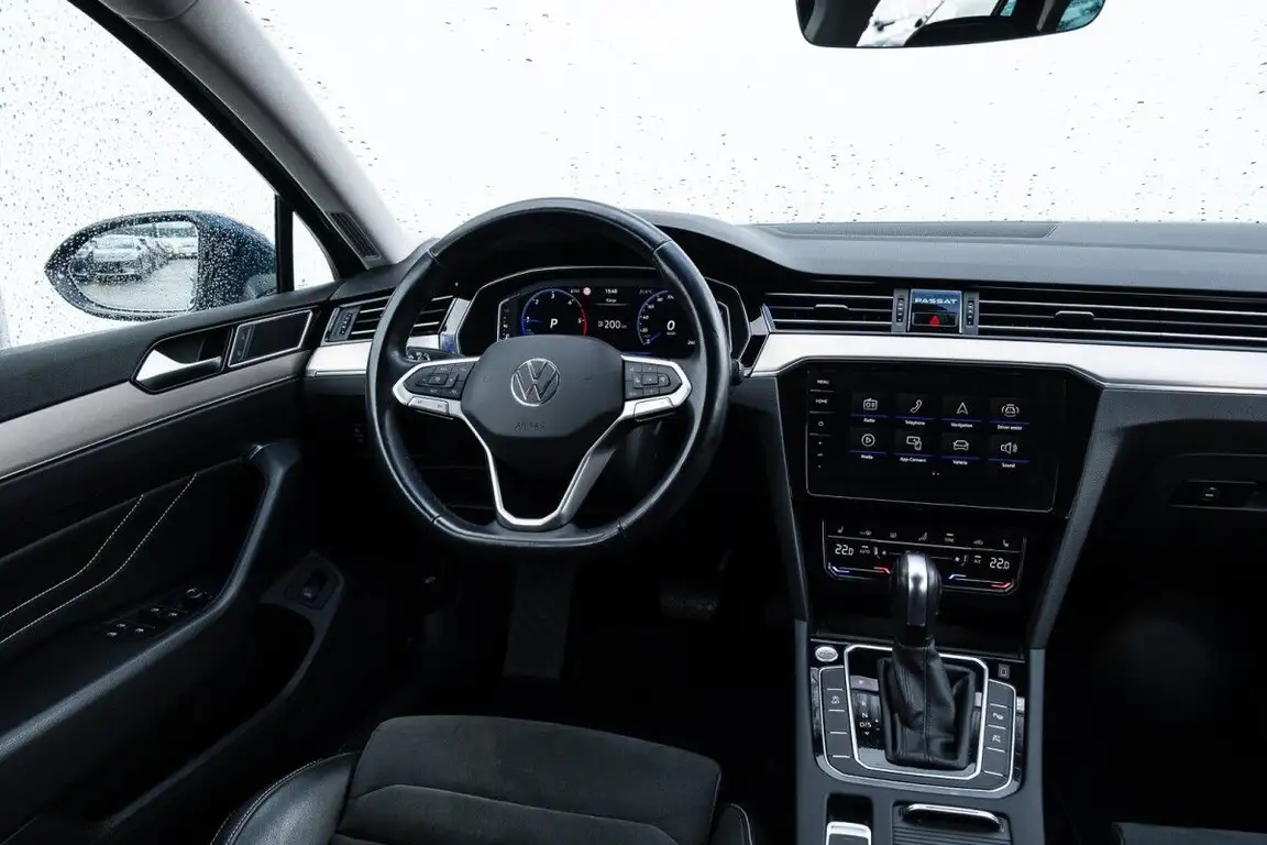 VOLKSWAGEN PASSAT