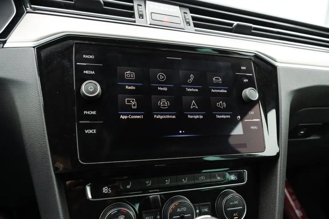 VOLKSWAGEN PASSAT