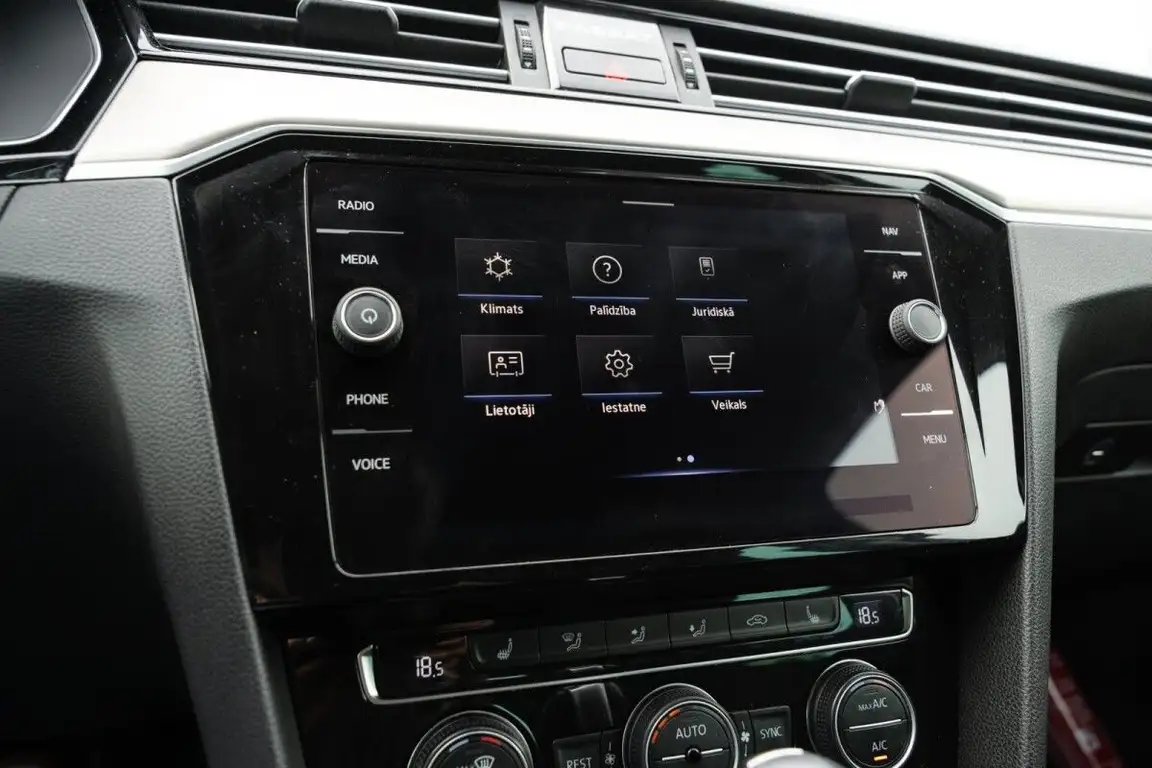 VOLKSWAGEN PASSAT