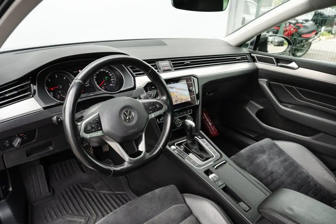 VOLKSWAGEN PASSAT