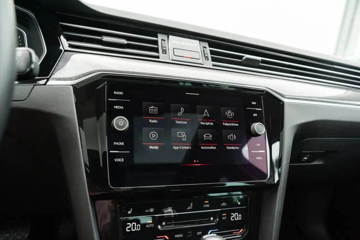 VOLKSWAGEN PASSAT