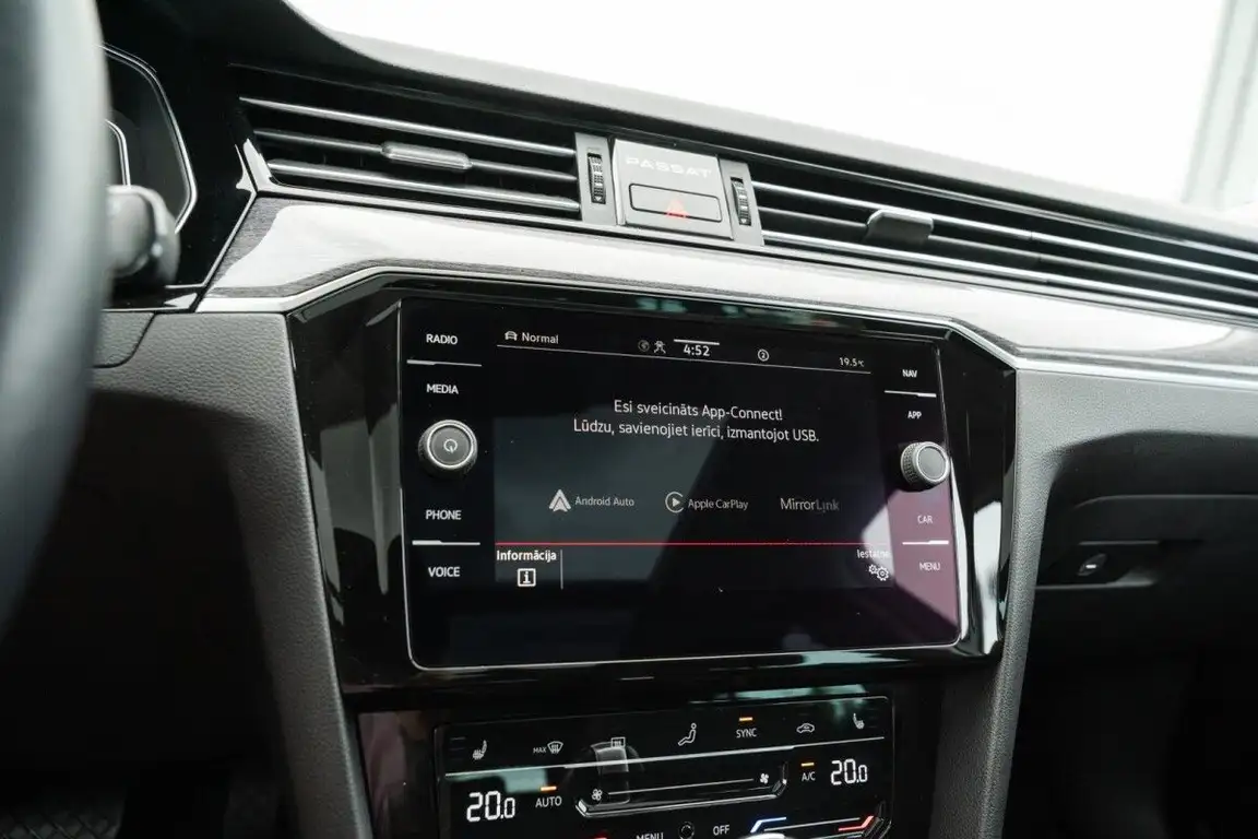 VOLKSWAGEN PASSAT