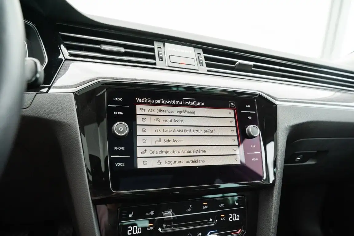 VOLKSWAGEN PASSAT