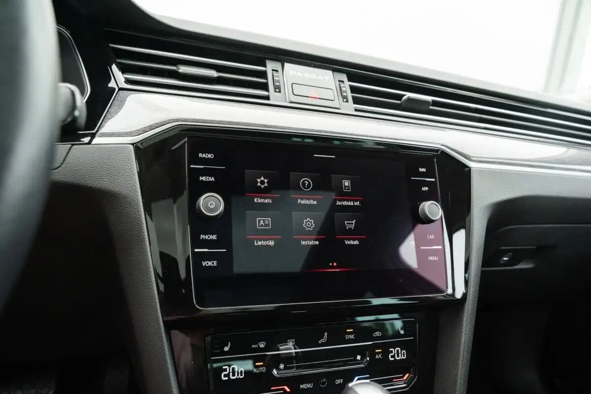 VOLKSWAGEN PASSAT
