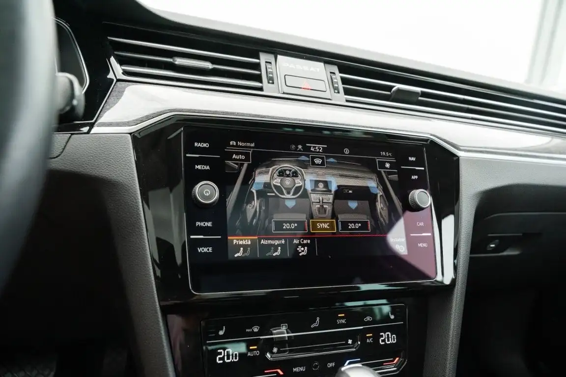 VOLKSWAGEN PASSAT