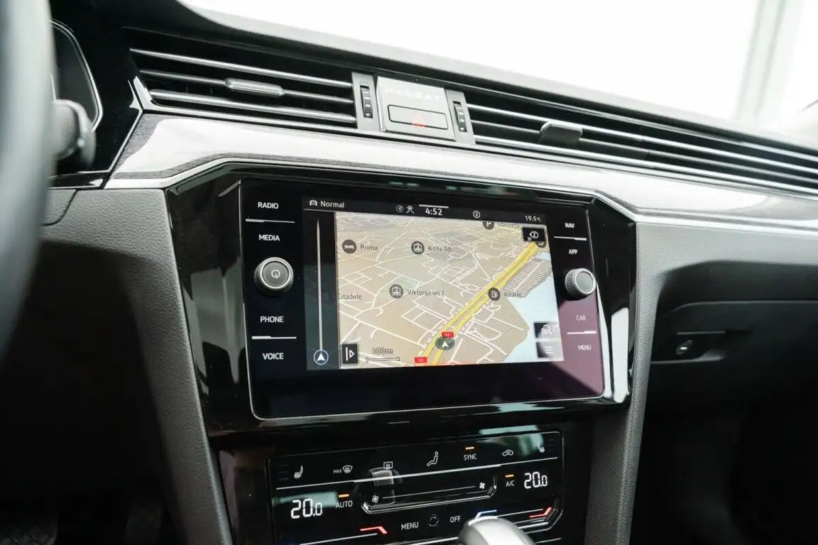VOLKSWAGEN PASSAT