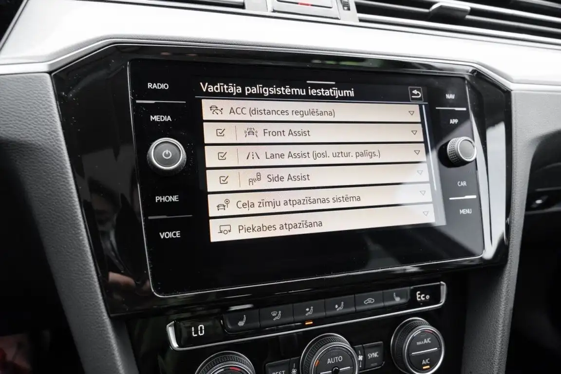VOLKSWAGEN PASSAT