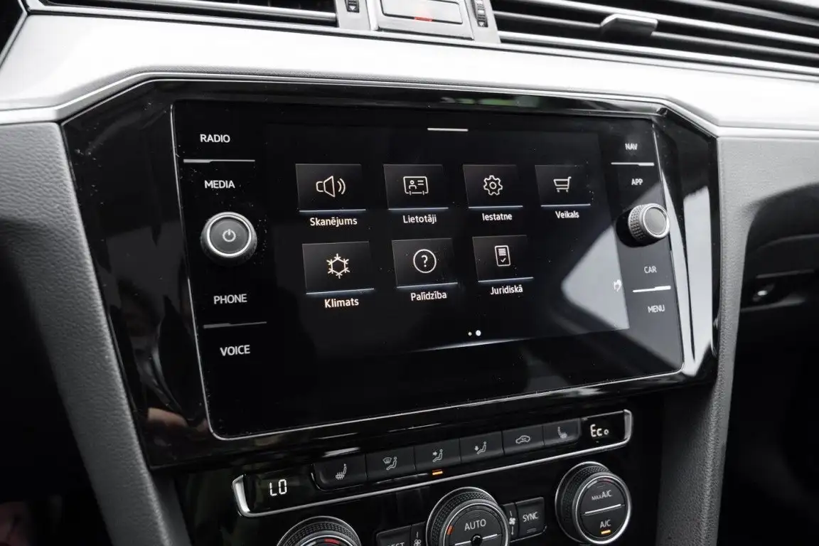 VOLKSWAGEN PASSAT