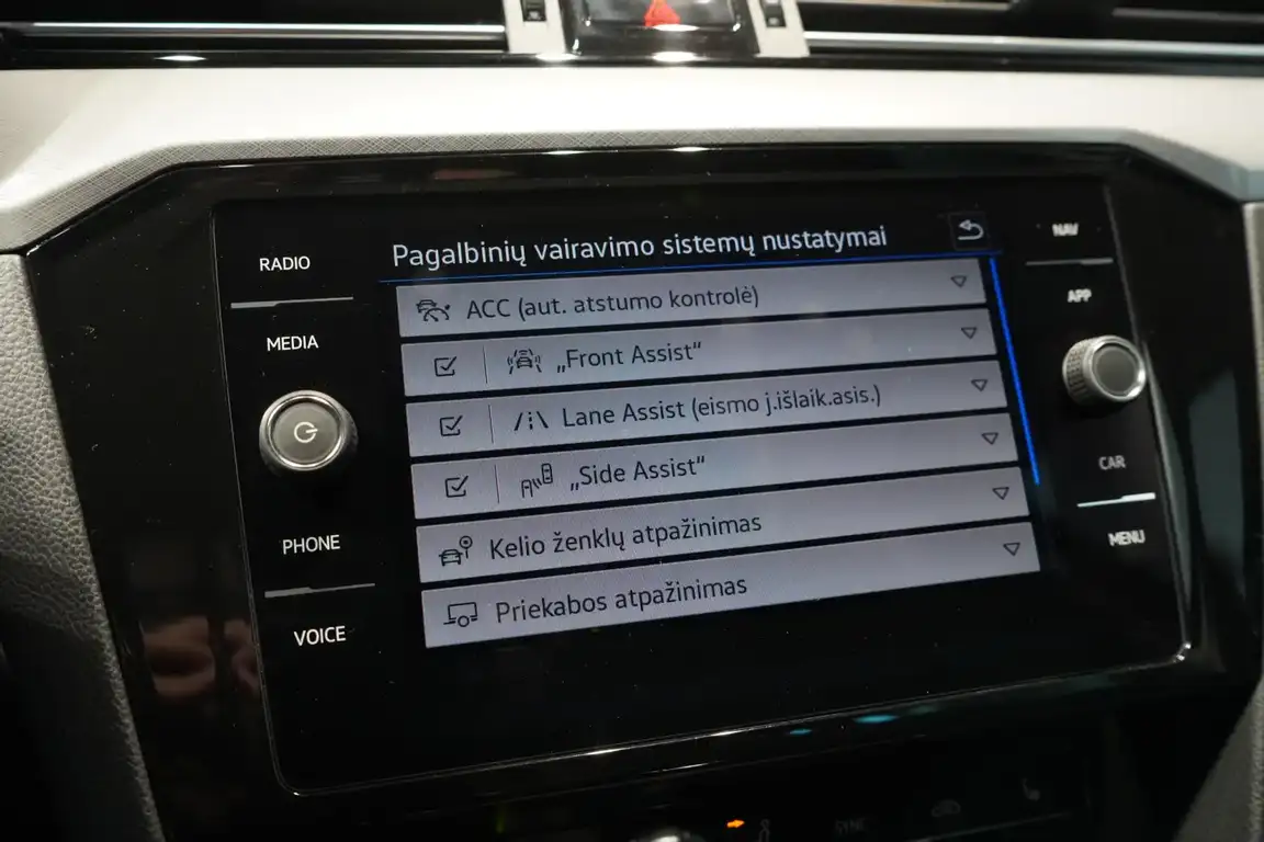 VOLKSWAGEN PASSAT