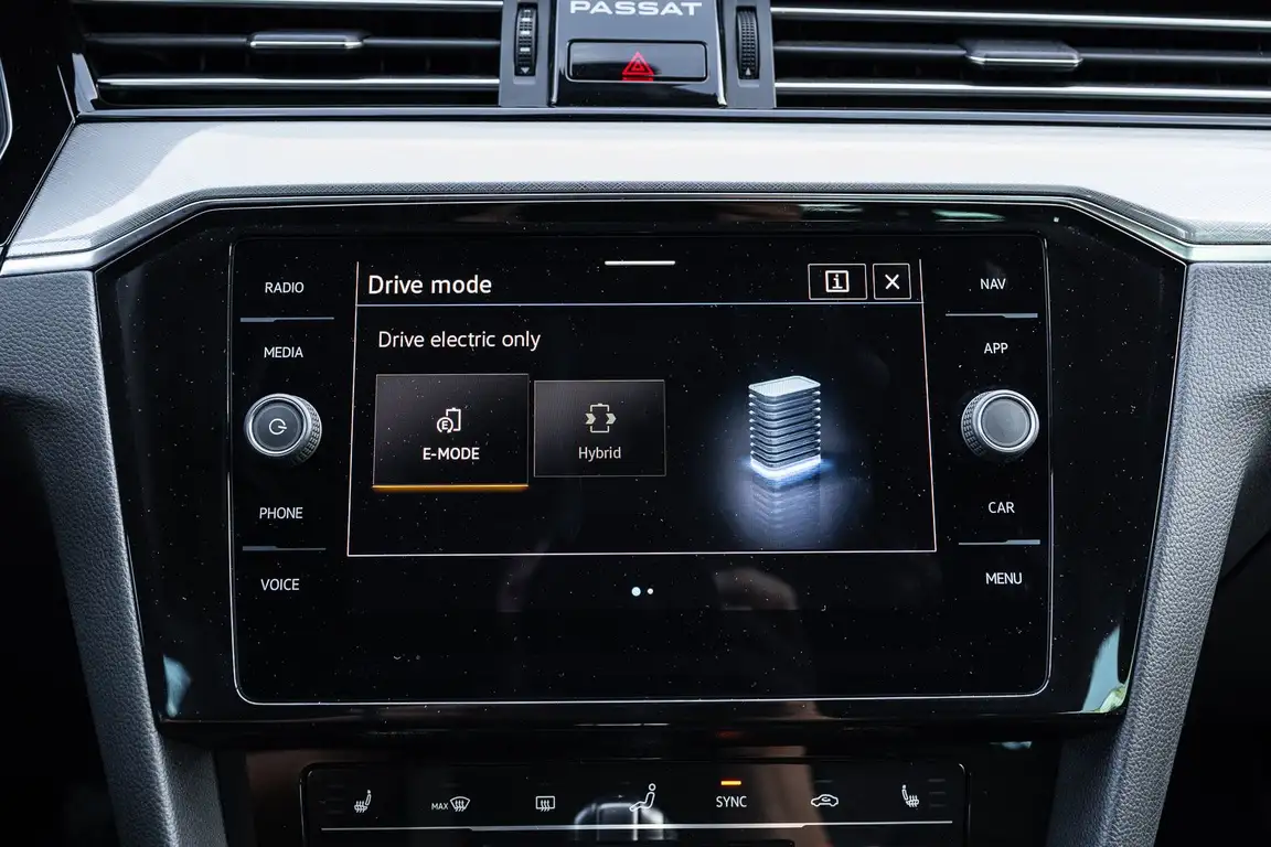 VOLKSWAGEN PASSAT