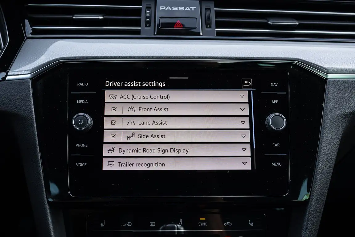 VOLKSWAGEN PASSAT