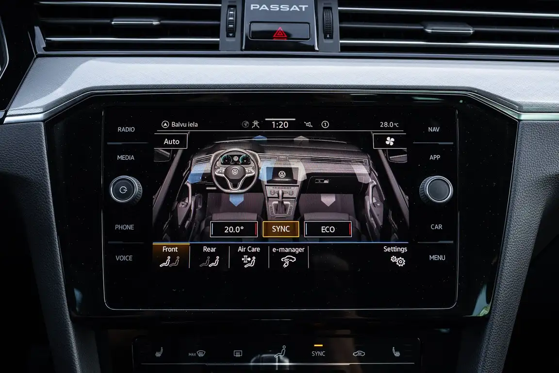 VOLKSWAGEN PASSAT