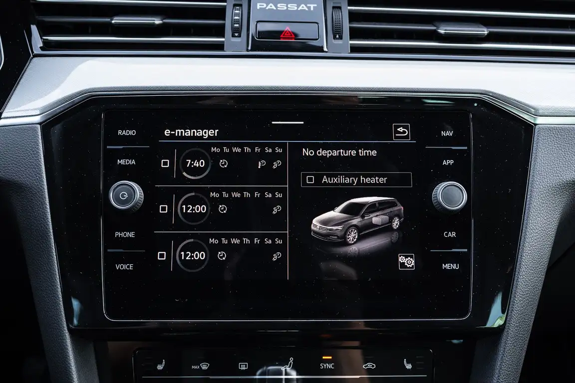 VOLKSWAGEN PASSAT