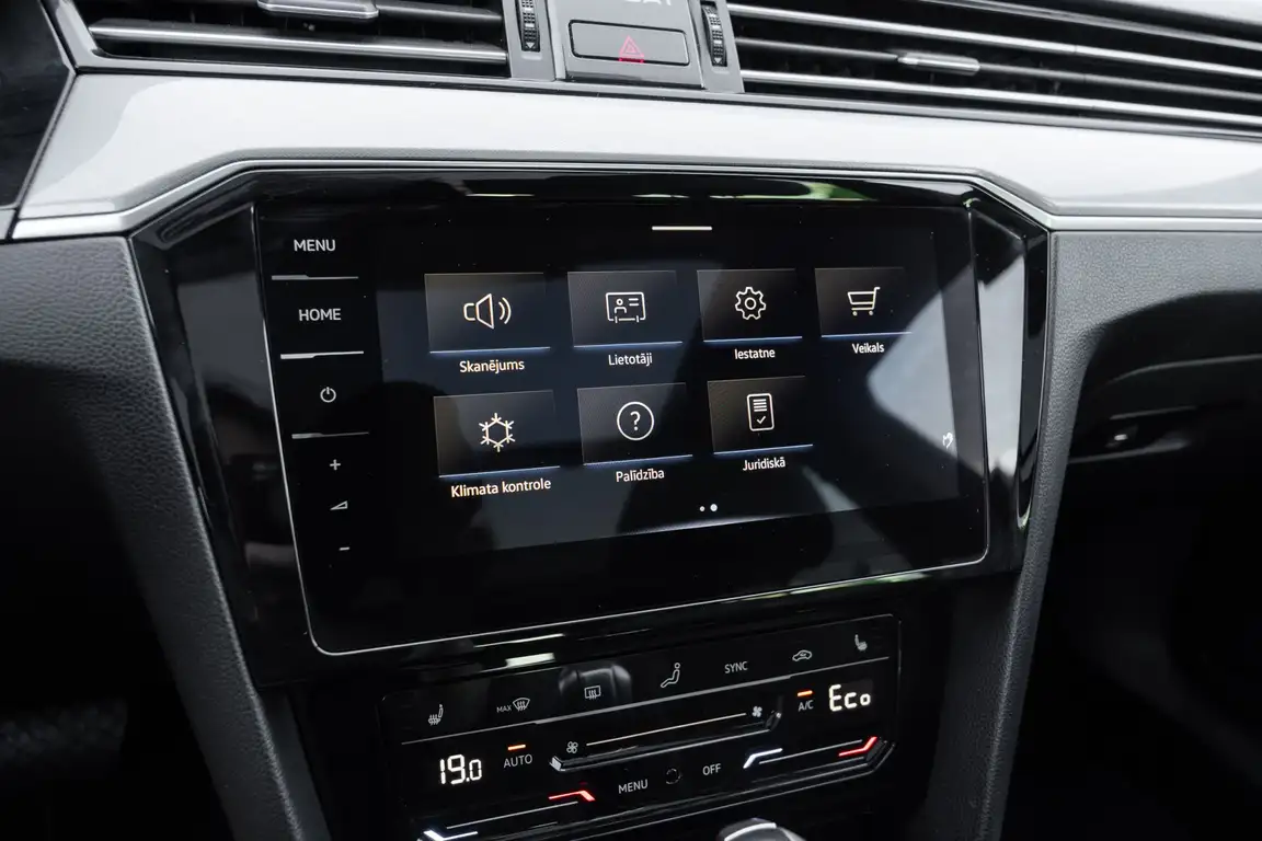 VOLKSWAGEN PASSAT