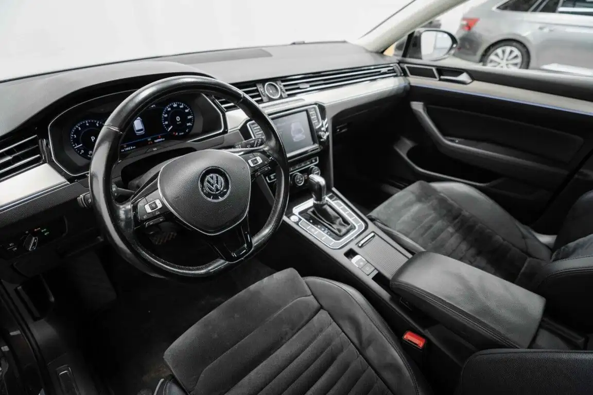 VOLKSWAGEN PASSAT