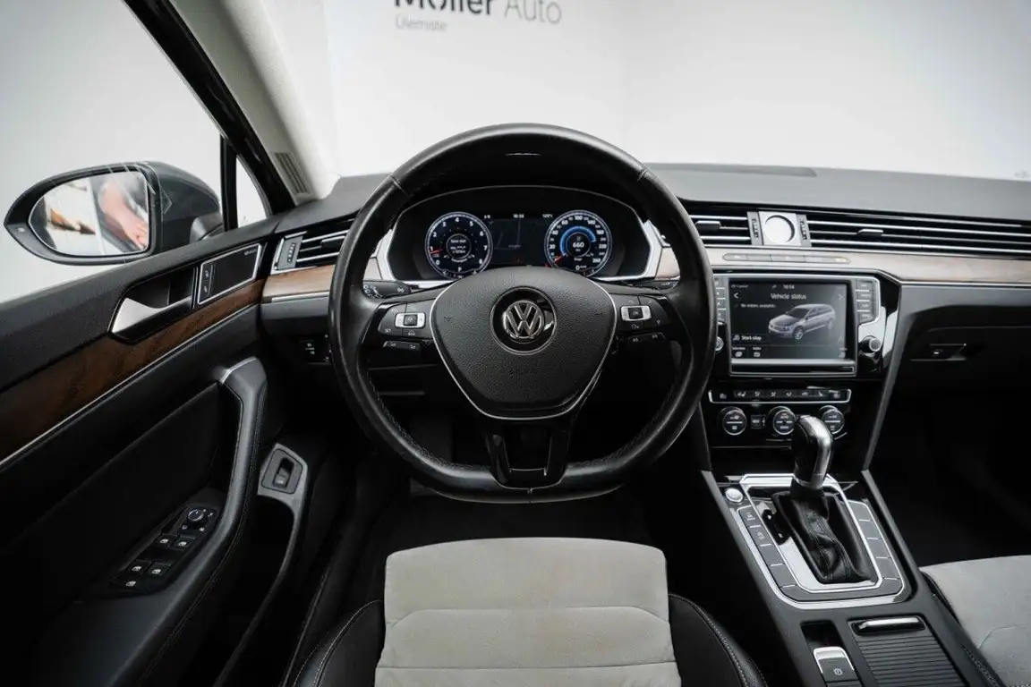 VOLKSWAGEN PASSAT