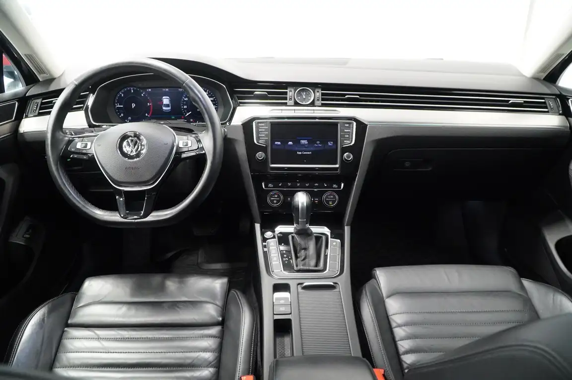 VOLKSWAGEN PASSAT