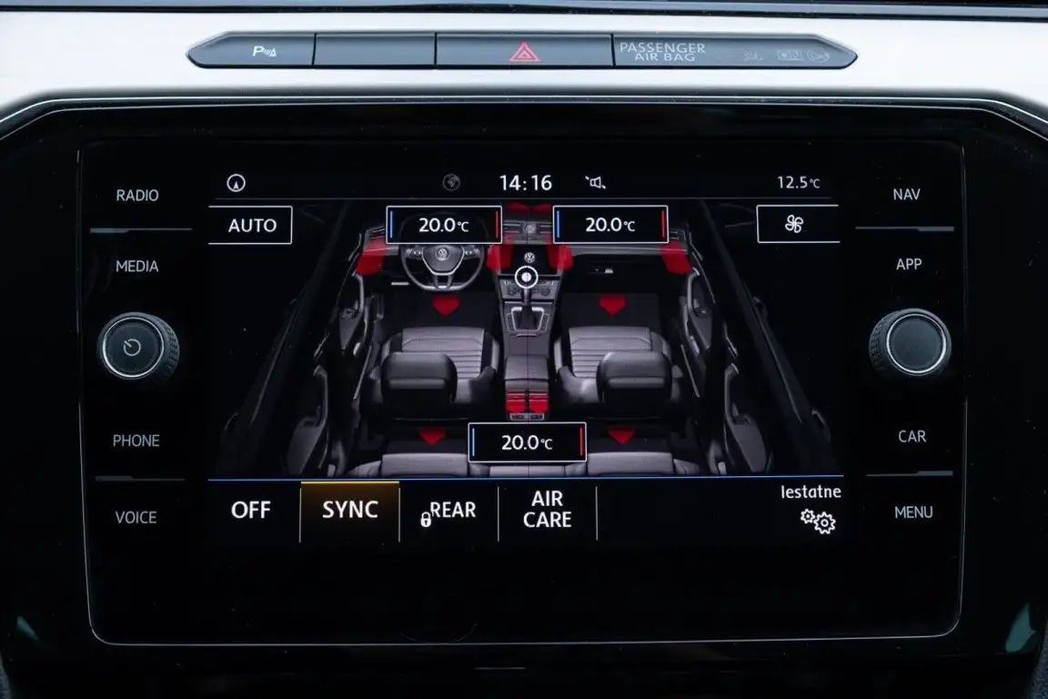 VOLKSWAGEN PASSAT