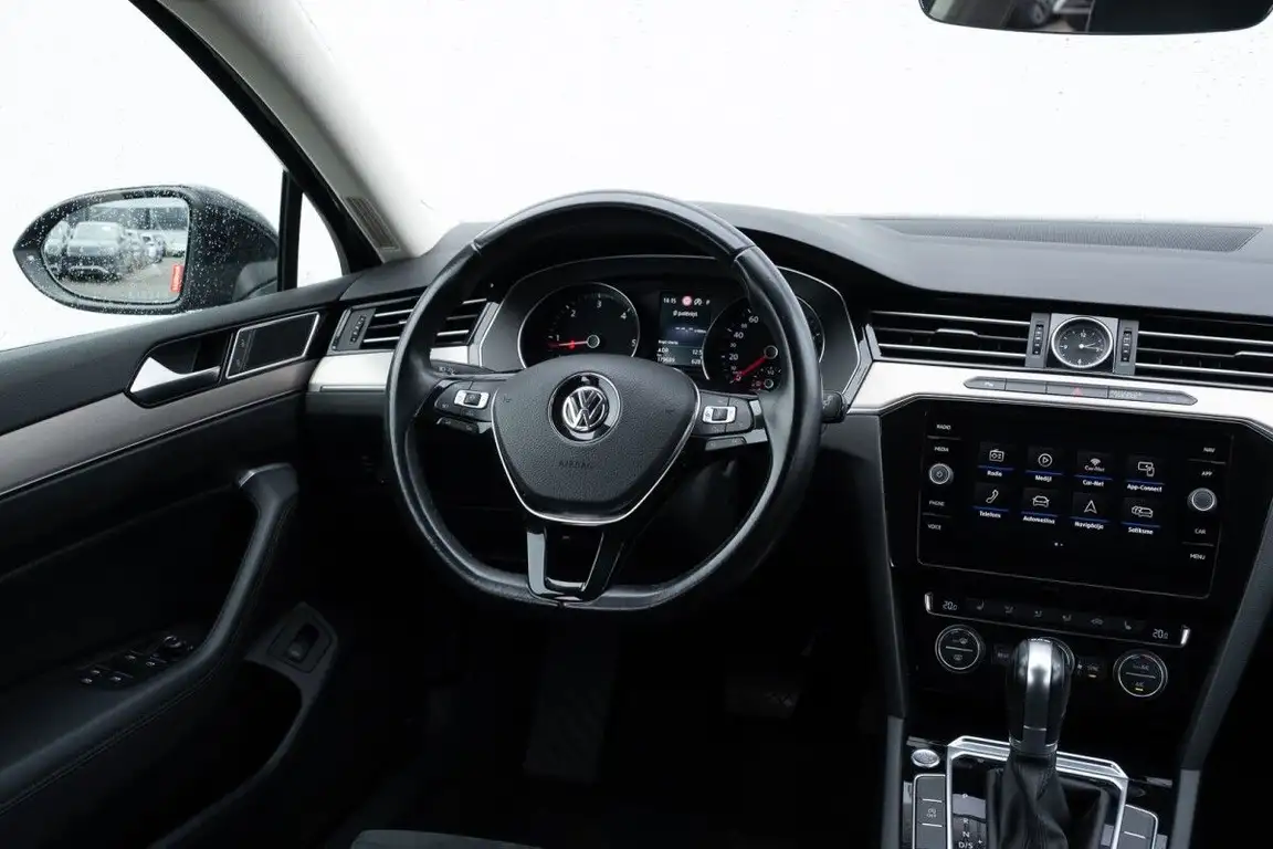VOLKSWAGEN PASSAT