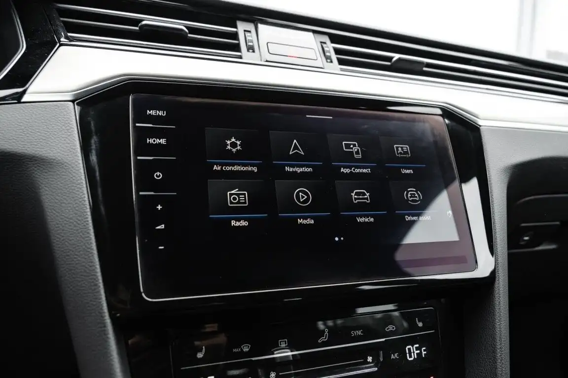 VOLKSWAGEN PASSAT