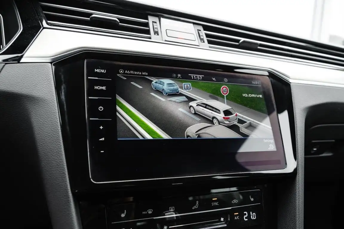 VOLKSWAGEN PASSAT