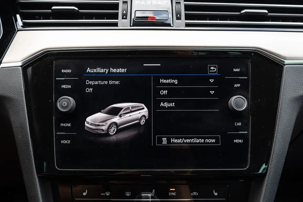 VOLKSWAGEN PASSAT